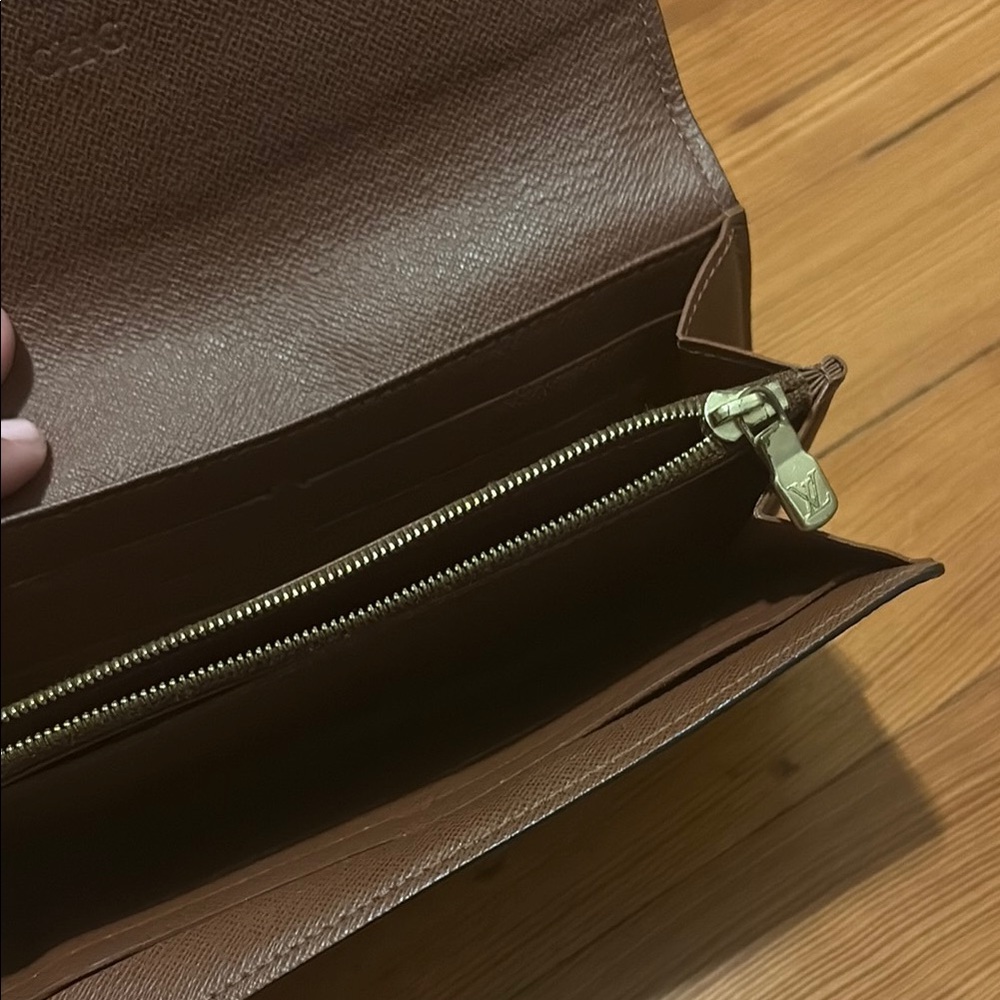 Louis Vuitton wallet - Picture 7 of 9